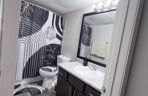 North Arlington House | Modern Comfort Near AT&T Stadium Peaceful Getaway in DFW