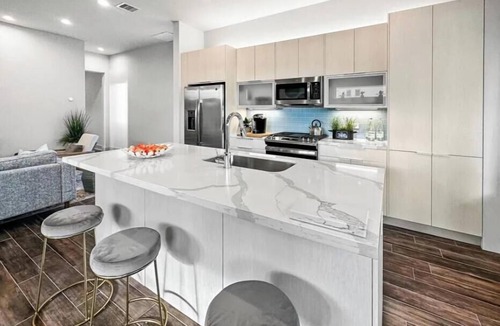 Central Southwest House | Modern Comfort Near Downtown Houston.Stylish 3BR Retreat with Private Yard