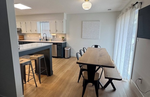 Grandview House | Modern Comfort on Crystal – Sleeps 16!