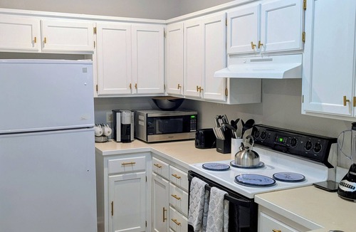 Olathe House | Modern Comfort Retreat. 5mins to Highways, Shopping & Dining!