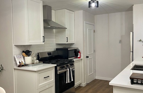 Munster House | Modern Comfort Stay Near Chicago/n Pet-Friendly/Parking /Sleeps 6
