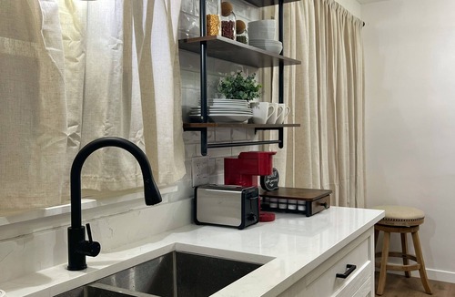 Munster House | Modern Comfort Stay Near Chicago/n Pet-Friendly/Parking /Sleeps 6
