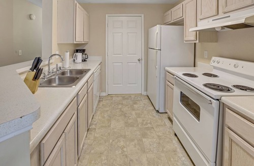 Sand Ridge Apartment | Modern Comfort w/Balcony, Kitchen & WiFi