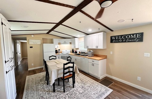 Baxter House | Modern Comfort w/Waterfall Views