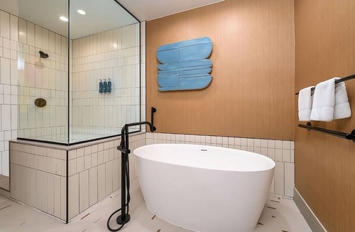 Gaslamp Quarter Hotel | Modern Comfort with Great Amenities | Outdoor Swimming Pool | Pet-Friendly