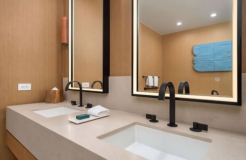 Gaslamp Quarter Hotel | Modern Comfort with Great Amenities | Outdoor Swimming Pool | Pet-Friendly