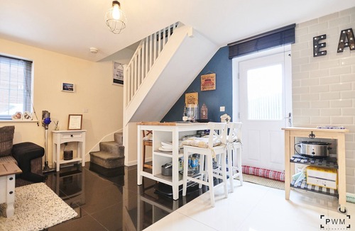 Church Gresley House | Modern comfortable Two Bedroom Home