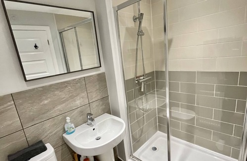 Church Gresley House | Modern comfortable Two Bedroom Home