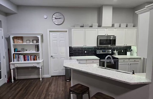 Lake City House | Modern, comfortable 2 BR, 1 bath, full kitchen.