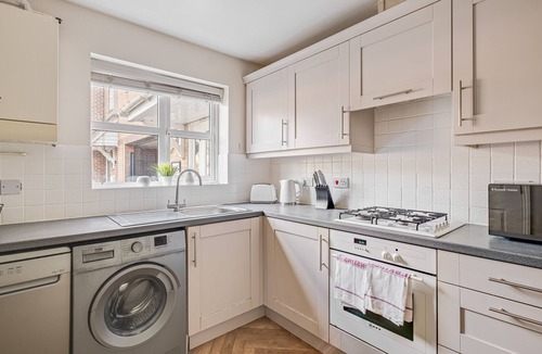 Bedford House | Modern & comfortable 4-bed house