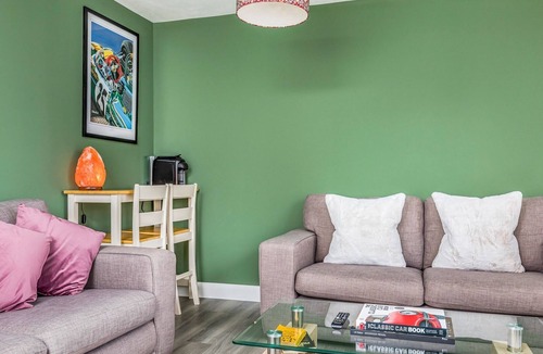 Westhampnett House | Modern Comfortable Home - Pass The Keys