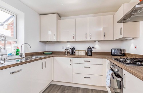 Westhampnett House | Modern Comfortable Home - Pass The Keys