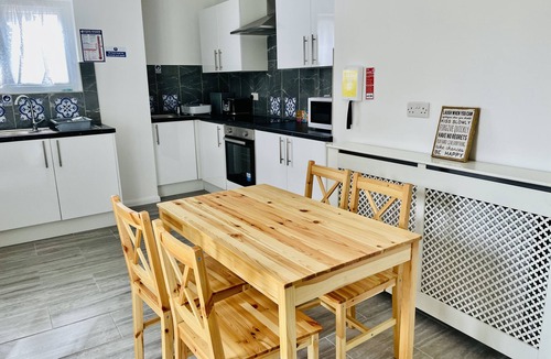 Yeading House | Modern, Comfortable Home minutes from Heathrow