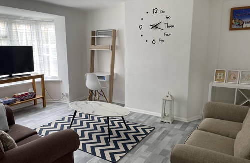 Yeading House | Modern, Comfortable Home minutes from Heathrow