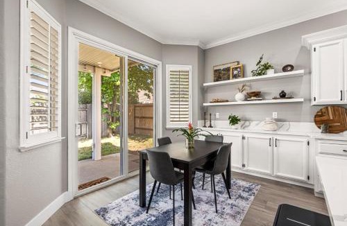 Lincoln House | Modern & Comfortable with Luxury Master Suite