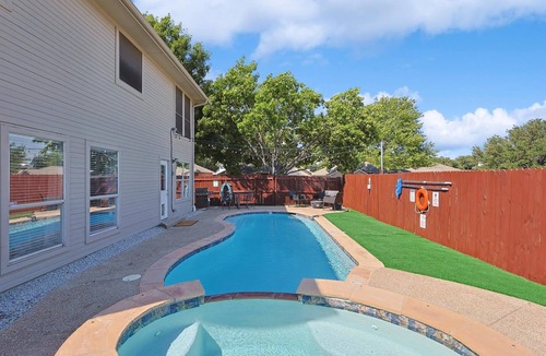 Saginaw House | Modern Comforts & Classic Charm w Pool, 5BD