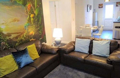 St Helens Apartment | Modern comfy 2-Bedroom flat in St Helens