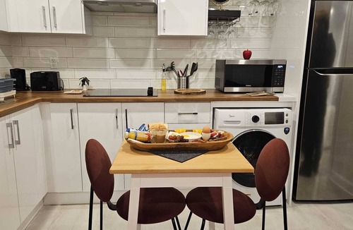 Sharon House | Modern comfy brand new basement apartment in a convenient place, pet friendly.