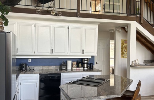 South Lake Tahoe Cabin | Modern Comfy Cabin in South Lake Tahoe w/a Hot Tub!