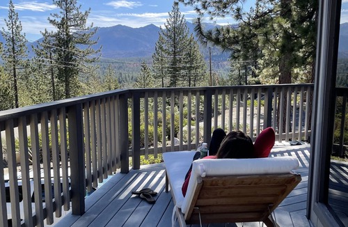 South Lake Tahoe Cabin | Modern Comfy Cabin in South Lake Tahoe w/a Hot Tub!