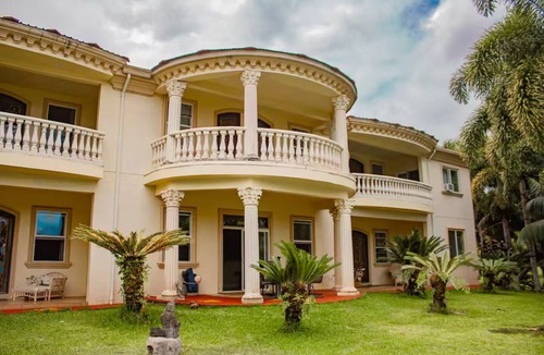 Pepeekeo Apartment | Modern & Comfy Gem: Oceanfront Views, Balcony, Pkg