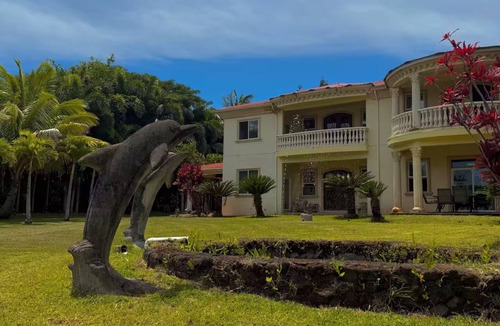 Pepeekeo Apartment | Modern & Comfy Gem: Oceanfront Views, Balcony, Pkg