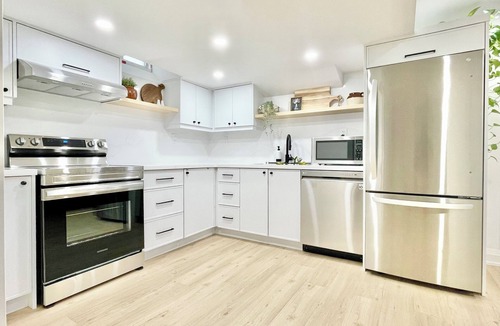 Durham Region Apartment | Modern & Comfy Getaway | Near Delpark Homes Centre
