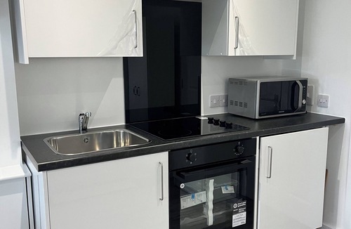 Glasgow Apartment | Modern Comfy One bed apartment - with Free parking