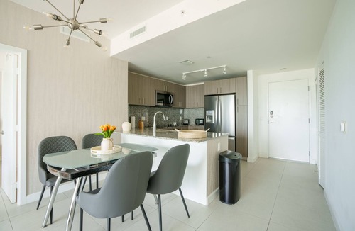 Ludlam Condo | Modern Condo 2BR/2BA Pool Great Location