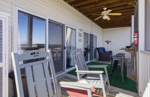 Sunrise Beach House | Modern Condo at 11mm in Sunrise w/PWC & Boat Slip
