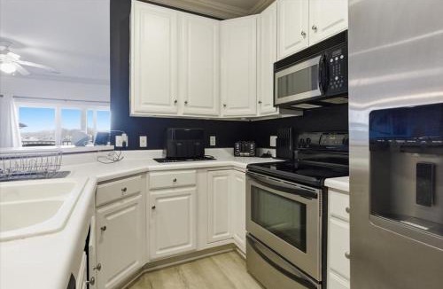 Sunrise Beach House | Modern Condo at 11mm in Sunrise w/PWC & Boat Slip