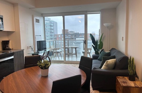 Hintonburg Apartment | Modern condo in the heart of Westboro