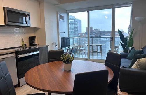 Hintonburg Apartment | Modern condo in the heart of Westboro
