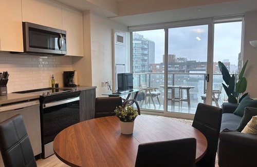 Hintonburg Apartment | Modern condo in the heart of Westboro