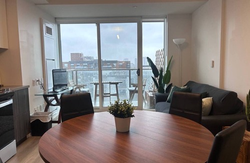 Hintonburg Apartment | Modern condo in the heart of Westboro