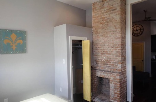 South 7th Ward Apartment | Modern Condo IV Blocks from Quarters