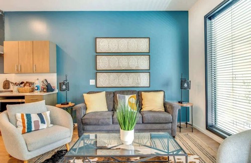 Edgehill Condo | Modern condo near attractions with outdoor pool, balcony, central AC, and WiFi
