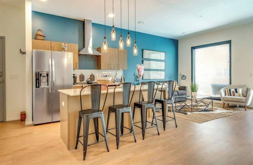 Edgehill Condo | Modern condo near attractions with outdoor pool, balcony, central AC, and WiFi