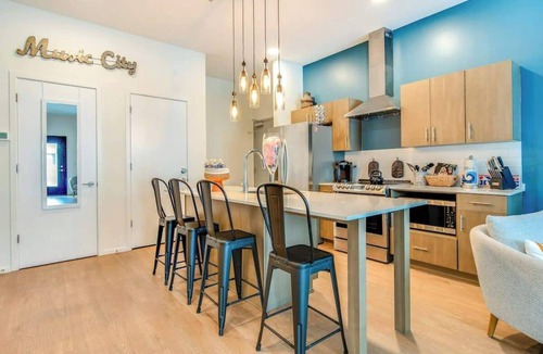 Edgehill Condo | Modern condo near attractions with outdoor pool, balcony, central AC, and WiFi
