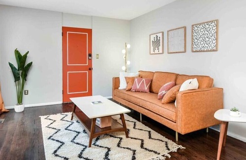 Drayton Plains Condo | Modern Condo Near B · Interior Designer's Modern Condo Near Beaumont