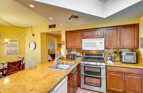 Maryvale Condo | Modern Condo Near Stadiums & Westgate Fun