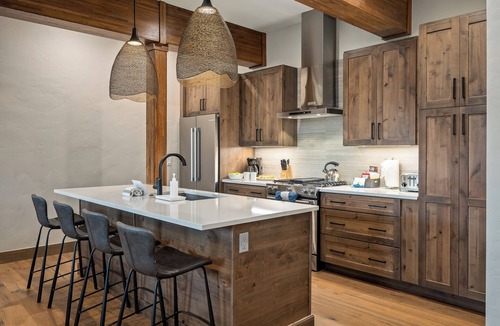 Winter Park Condo | Modern condo w/hot tub & fireplace