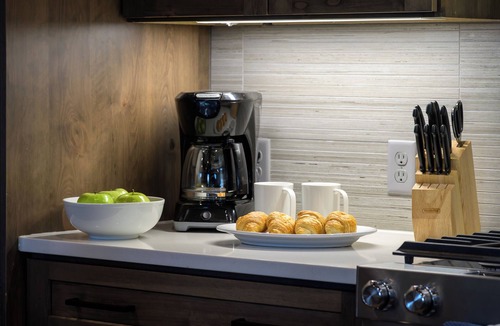 Winter Park Condo | Modern condo w/hot tub & fireplace