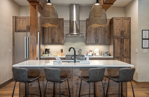 Winter Park Condo | Modern condo w/hot tub & fireplace