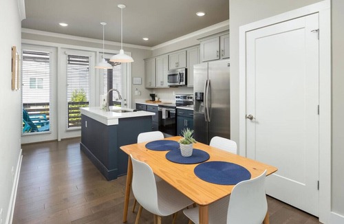 Chattanooga Villa | Modern Condo w/Mountain Views, 2 Private Decks!