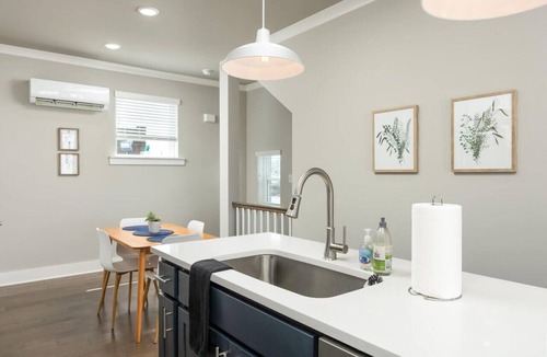 Chattanooga Villa | Modern Condo w/Mountain Views, 2 Private Decks!