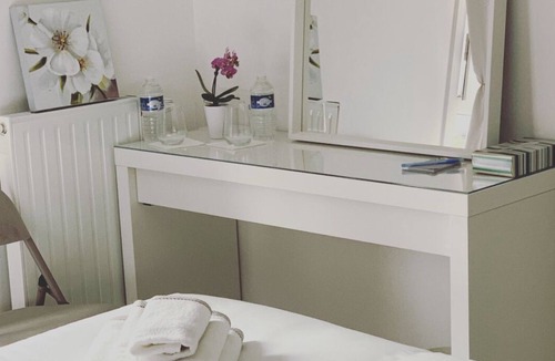 Trappes Apartment | Modern Connect Connect