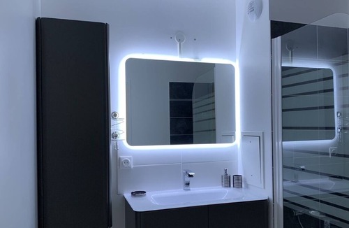 Trappes Apartment | Modern Connect Connect