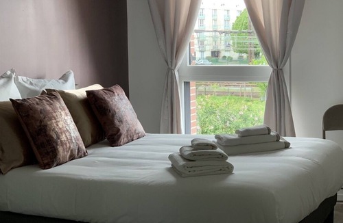 Trappes Apartment | Modern Connect Connect