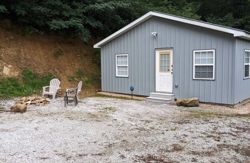 Rocky Top Cabin | Modern constructed cabin close to Windrock trails!
